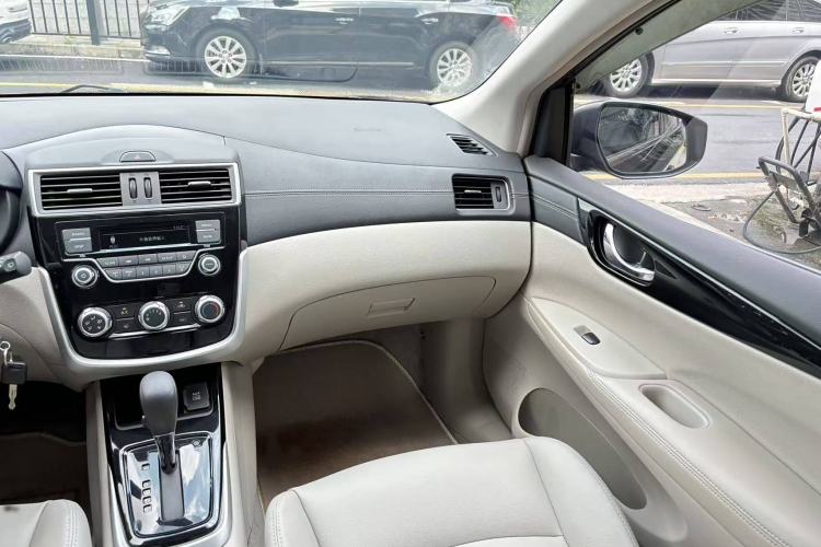 Used Nissan Tiida 2016 1.6L CVT Cool Dynamic Edition