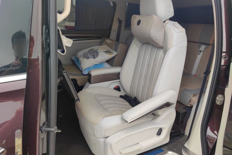 Used Volkswagen Viloran 2020 330TSI Luxury Edition Left Rear Seat