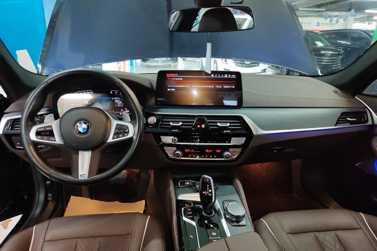 Used BMW 5 Series 2022 Second Facelift 530Li Leading Edition M Sport Package Center Console