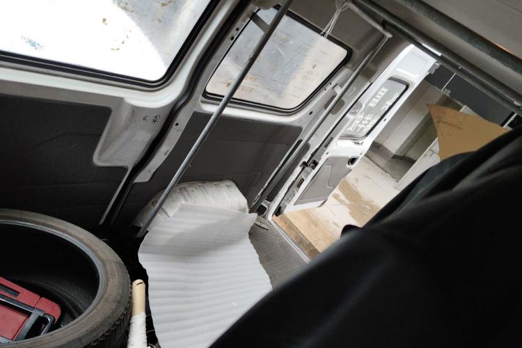 Used SAIC MAXUS Xintu V80 2016 2.5T AMT Aoyuntong National V Short Wheelbase Low-Roof 6-Seater