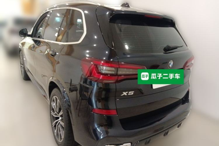 Used BMW X5 2022 xDrive 30Li Luxury M Sport Package Rear Left 45 Deg