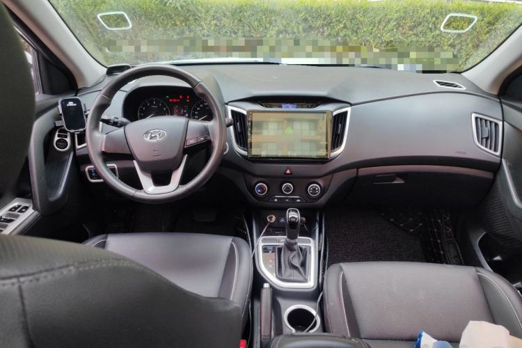 Used Hyundai ix25 2015 1.6L Automatic Two-Wheel Drive Smart GLS Trim Center Console