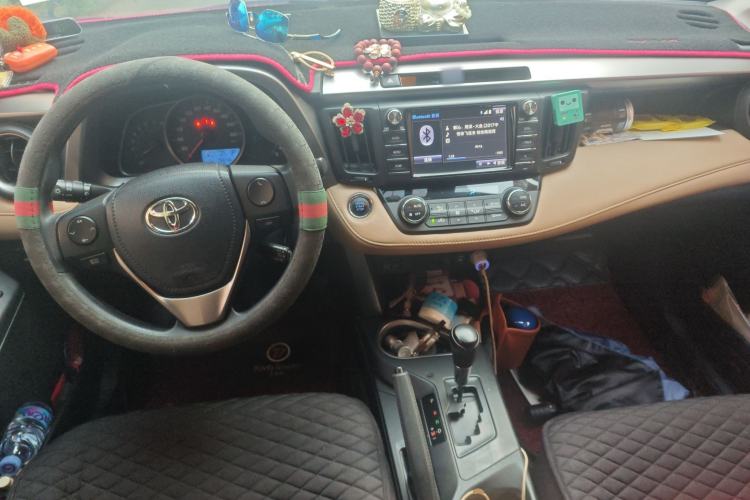 Used Toyota RAV4 2016 2.0L CVT Two-Wheel Drive Fashion Edition China V Standard
