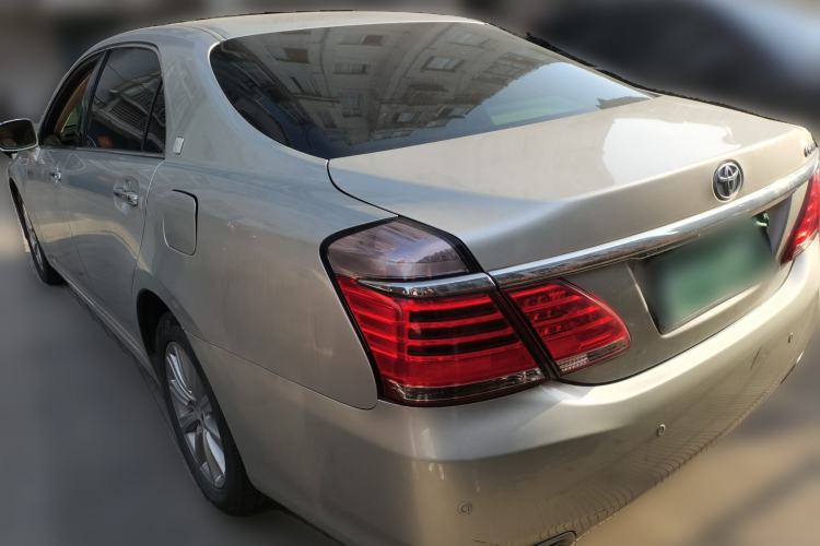Used Toyota Crown 2012 2.5L Royal Leather Edition
