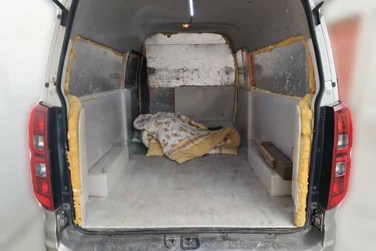 Used Jinbei New Hiace S 2021 1.6L Business Central Air-Conditioned Van China VI Standard SWD16M Trunk