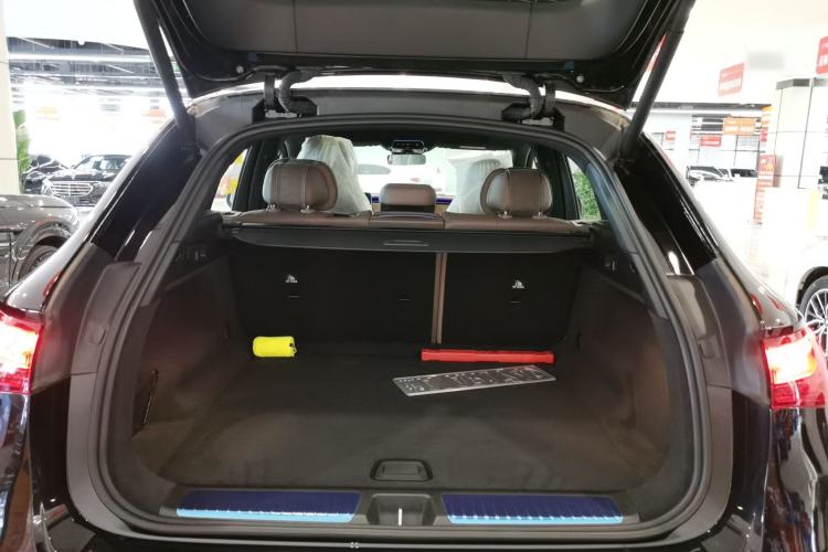 Used Mercedes-Benz EQE SUV 2024 500 4MATIC Pioneer Edition Trunk