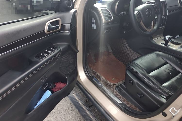 Used Jeep Grand Cherokee 2014 3.0L Comfort Navigation Edition Driver Seat