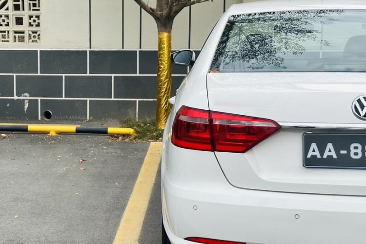 Used Volkswagen Lavida 2013 Restyled Classic 1.6L Automatic Comfort Edition Exterior 7