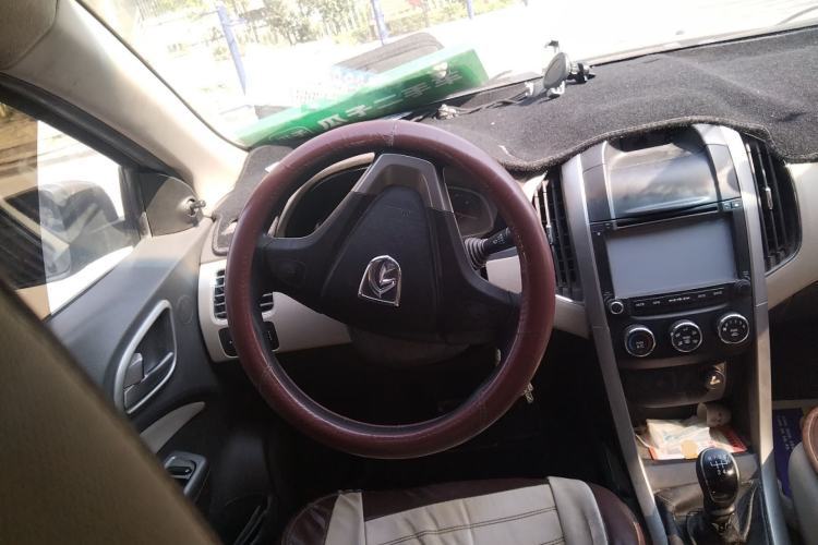 Used Baojun 630 2013 1.5L manual standard version