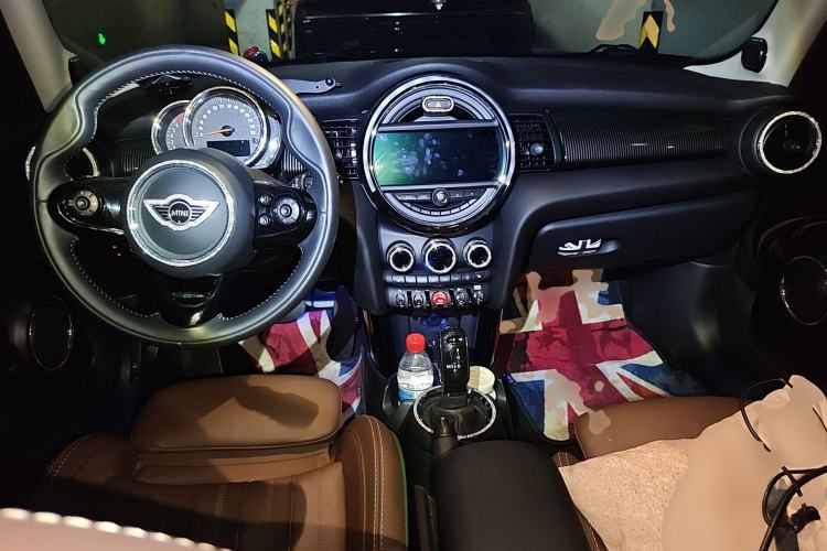 Used MINI 2019 1.5T COOPER 60th Anniversary Edition Five-Door Version Center Console