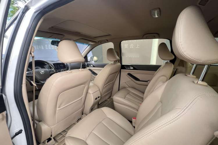 Used Baojun 730 2015 1.8L Manual Luxury Navigation ESP Version 7-seater
