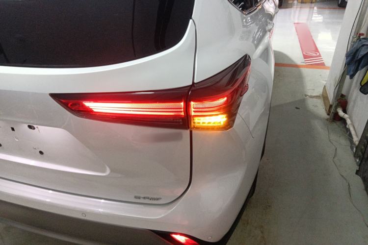 Used Toyota Highlander 2022 Dual-Engine 2.5L Four-Wheel Drive Prestige Version 7 Seats
