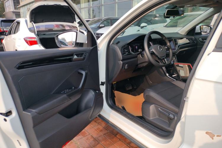 Used Volkswagen T-ROC 2021 280TSI DSG Two-Wheel Drive Comfort Connect Edition
