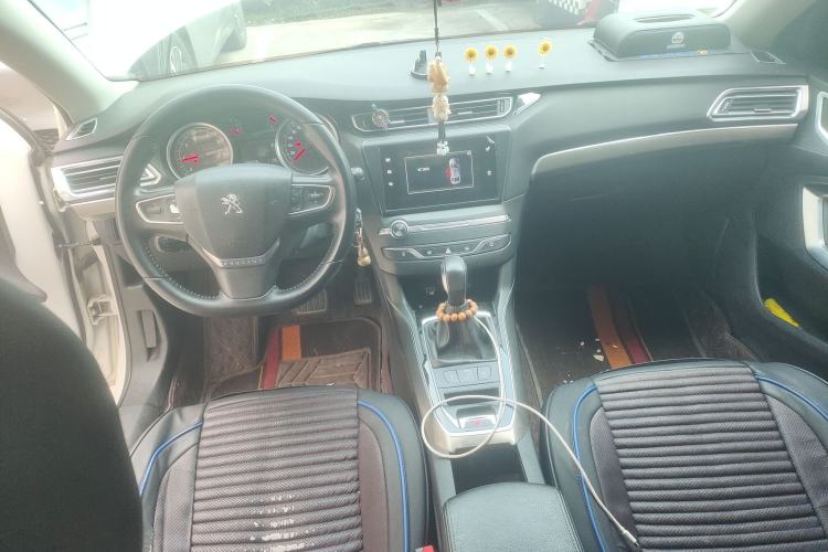 Used Peugeot 408 2016 1.6T Automatic Luxury Edition Center Console