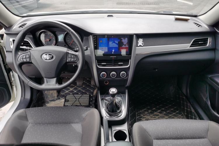 Used Bestune B30 2016 1.6L manual luxury version Center Console