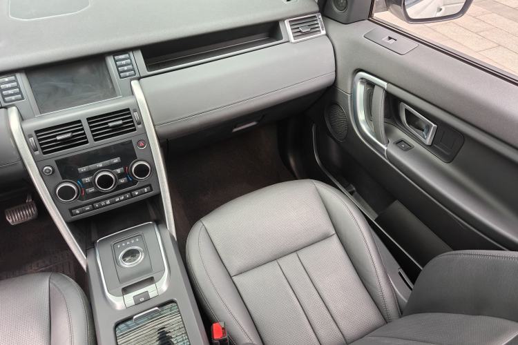 Used Land Rover Discovery Sport 2018 240 PS SE Version Interior 8