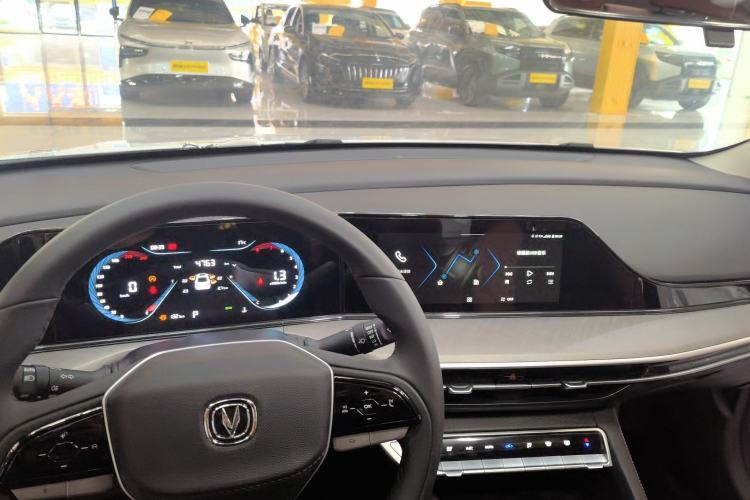 Used CHANGAN Eado 2024 PLUS Blue Whale NE 1.4T GDI DCT High-Energy Edition Center Console