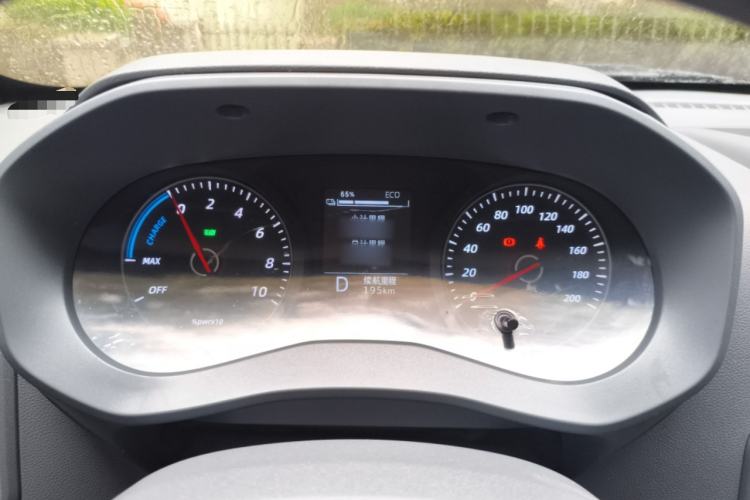 Used Wuling Yangguang 2024 300KM Comfort Version Passenger Van 75kW