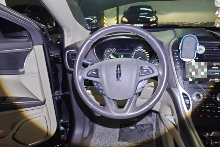 Used Lincoln MKX 2017 2.0T Two-Wheel Drive Deluxe Edition Steering Wheel