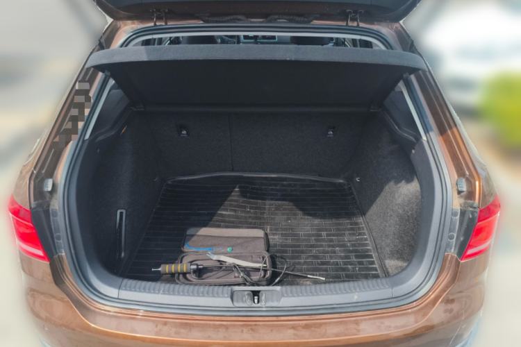 Used Volkswagen Cross Lavida 2014 1.6L Automatic Trunk