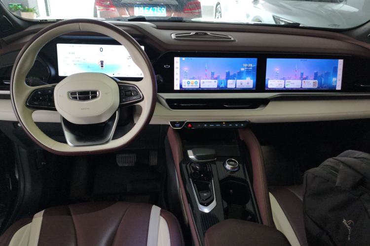 Used Geely Auto Monjaro L 2024 2.0TD High-Power Automatic Two-Wheel Drive Yunqi Version Center Console