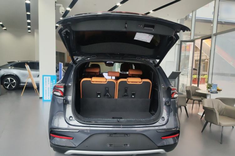 Used BYD Tang New Energy 2022 DM-i 252km Luxury Model Trunk