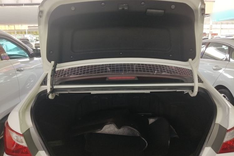 Used Hyundai Sonata 2011 2.0L Automatic Luxury Edition Trunk