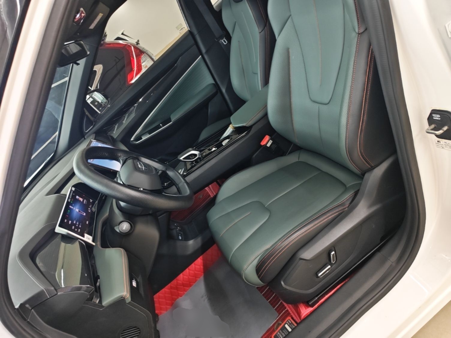 Geely Auto Emgrand X7 Sport 2024 1.5TD Dragon Edition — снимка 17