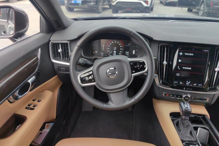 Used Volvo S90 2018 T4 Zhiyuan Edition
