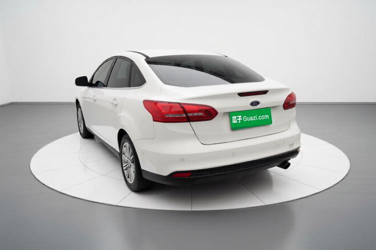 Used Ford Focus 2015 Sedan EcoBoost 180 Automatic Flagship Model Exterior 3