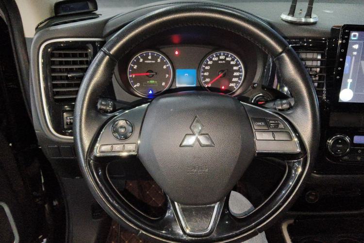 Used Mitsubishi Outlander 2018 2.0L Two-Wheel Drive Glory Edition 5 Seats