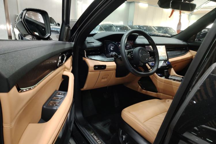 Used Lynk & Co 09 2021 2.0T Halo Six-Seater
