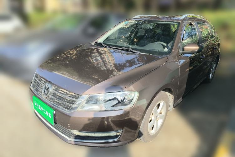 Used Volkswagen Gran Lavida 2013 1.6L Automatic Fashion Model