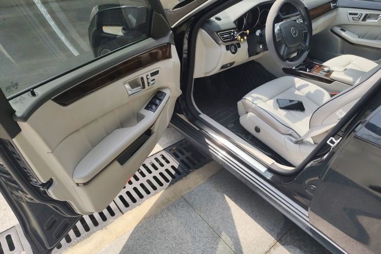 Used Mercedes-Benz E-Class 2015 E 320 L 4MATIC Interior 3