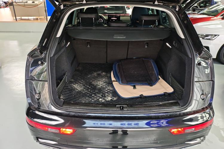 Used Audi Q5L 2022 40T Fashionable and Dynamic Model Trunk