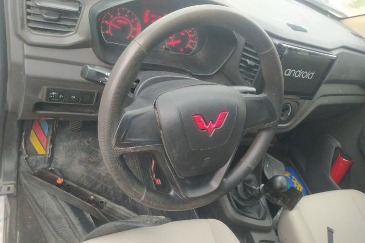 Used Wuling Hongguang V 2022 1.5L Jingqu Version Hydraulic Power Steering LAR Steering Wheel