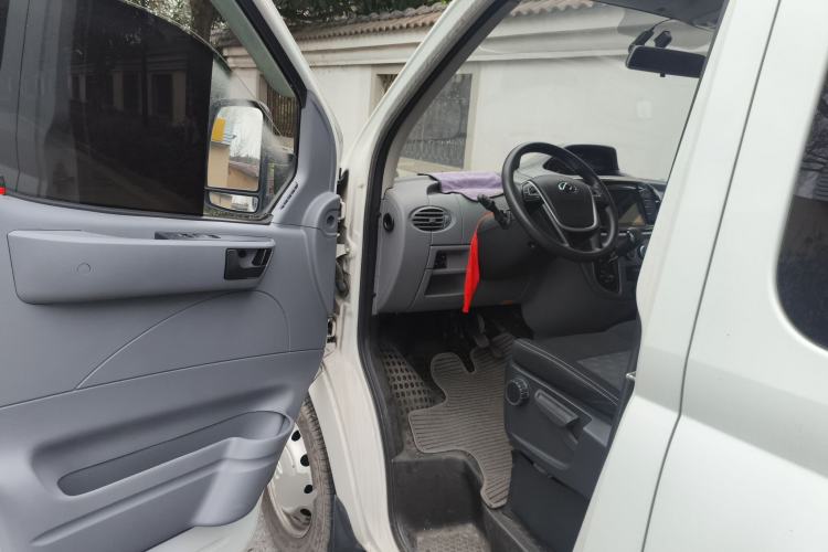 Used SAIC MAXUS Xintu V80 2021 2.0T AMT Classic Aoyuntong Short Wheelbase Ultra-Low Roof 5/6-Seater
