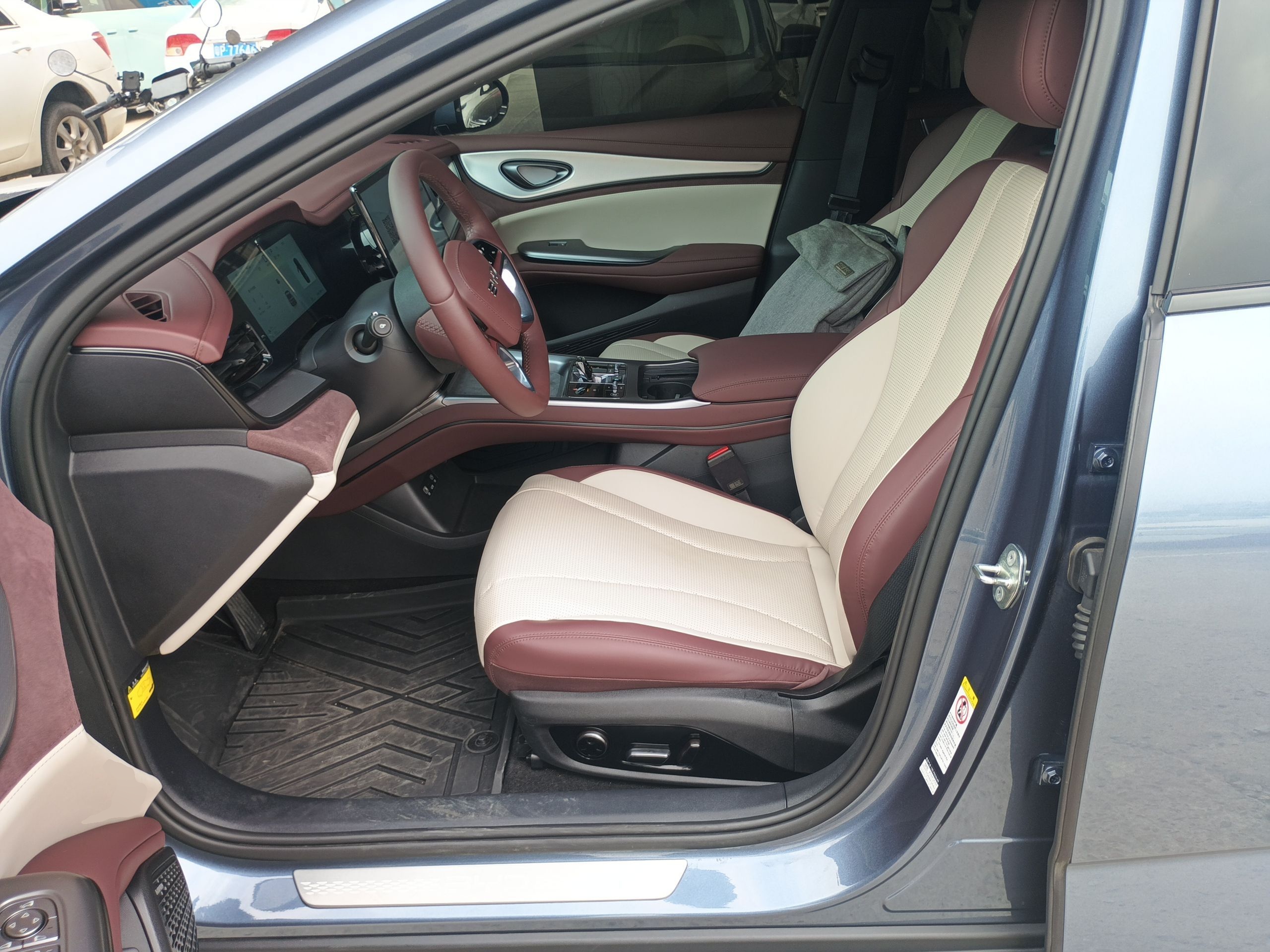 Переднее сиденье в автомобиле