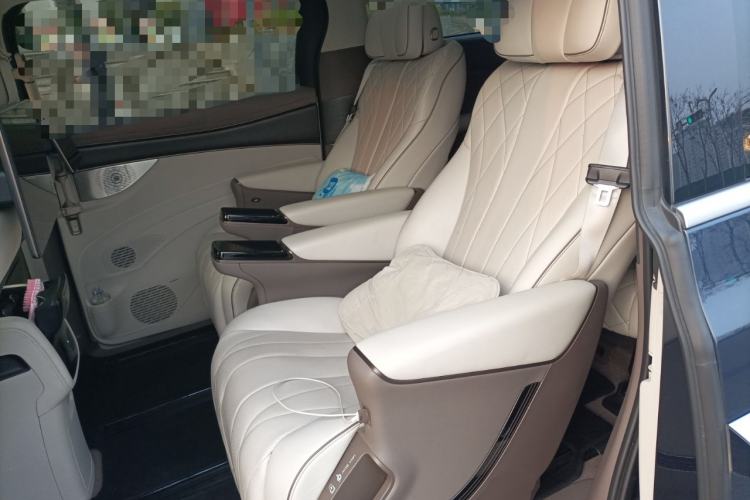 Used Denza D9 2022 DM-i 970 Four-Wheel Drive Flagship Model
