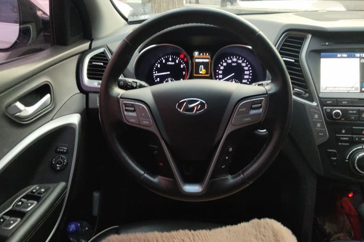 Used Hyundai Santa Fe 2017 2.0T Automatic Two-Wheel Drive Smart Version 7 Seats
