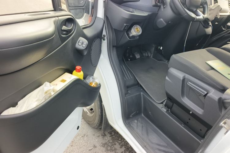 Used JMC Fushun 2023 2.0T Manual Mid-Drive Mid-Roof Commercial Multi-Purpose 7-Seater Passenger Vehicle Driver Seat