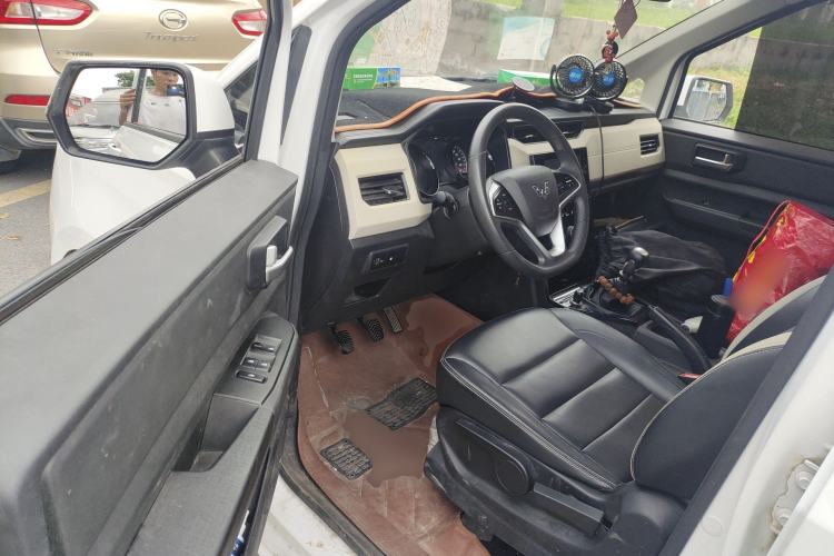 Used Wuling Hongguang PLUS 2020 1.5L Manual Comfort 7-Seater Driver Seat