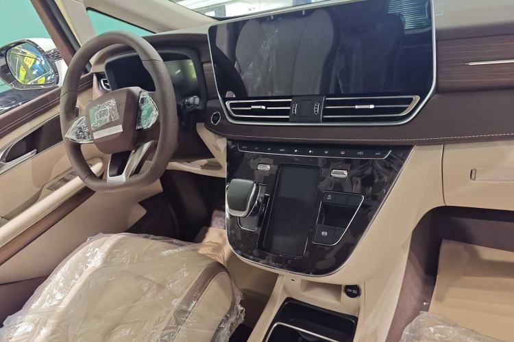 Used Bestune M9 2023 2.0T Prestige Edition
