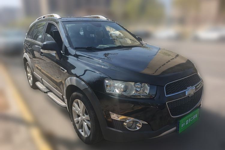 Used Chevrolet Captiva 2014 2.4L 4x4 Flagship Edition 7 Seats Front Right 45 Deg