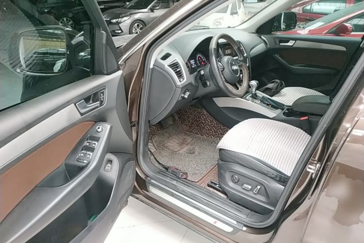 Used Audi Q5 2017 Plus 40 TFSI Ambition Model
