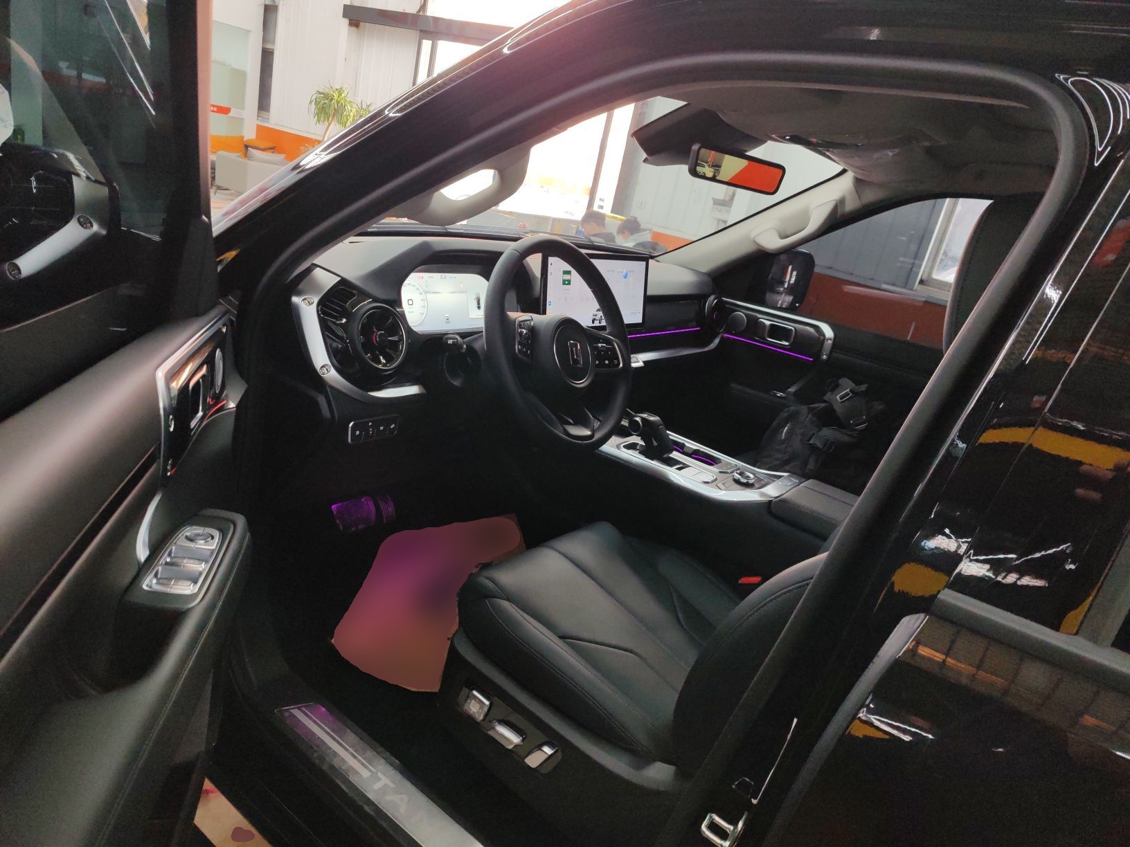 المقاعد الأمامية داخل السيارة