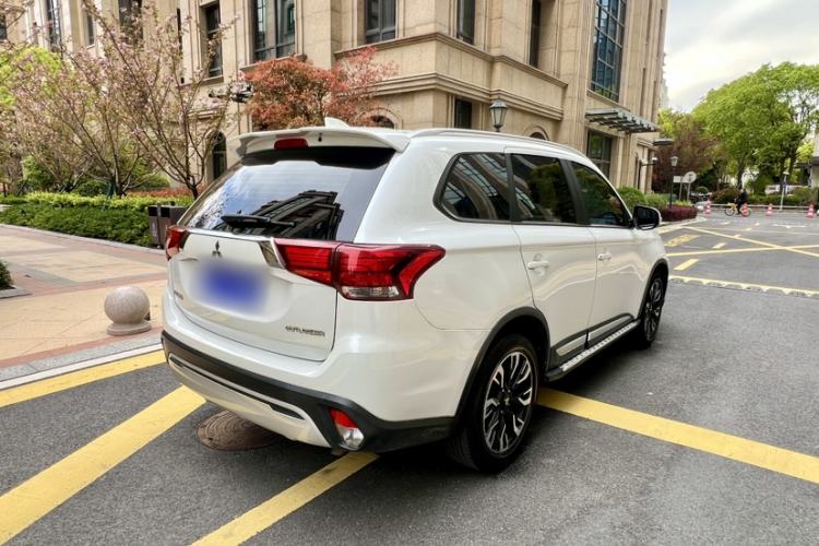 Used Mitsubishi Outlander 2020 2.0L Two-Wheel Drive Enjoyment Version 5 Seats Exterior 1