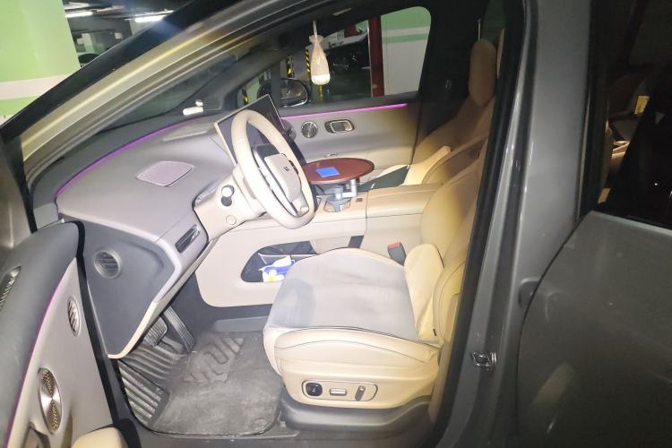 Used Li Auto i6 2025 Model Four-Wheel-Drive Standard Type
