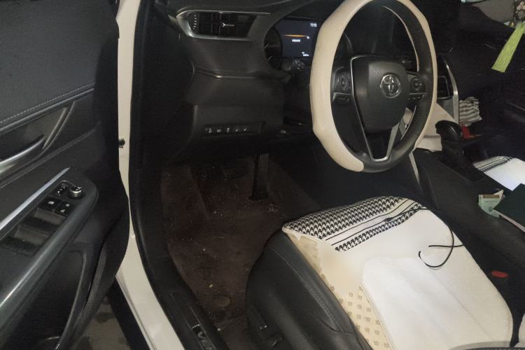 Used Toyota Venza 2023 2.0L CVT Two-Wheel Drive Luxury Edition Driver Seat