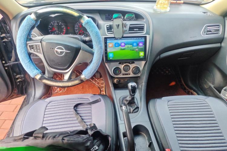 Used Haima Fumei 2014 M5 1.6L Manual Comfort Model Center Console